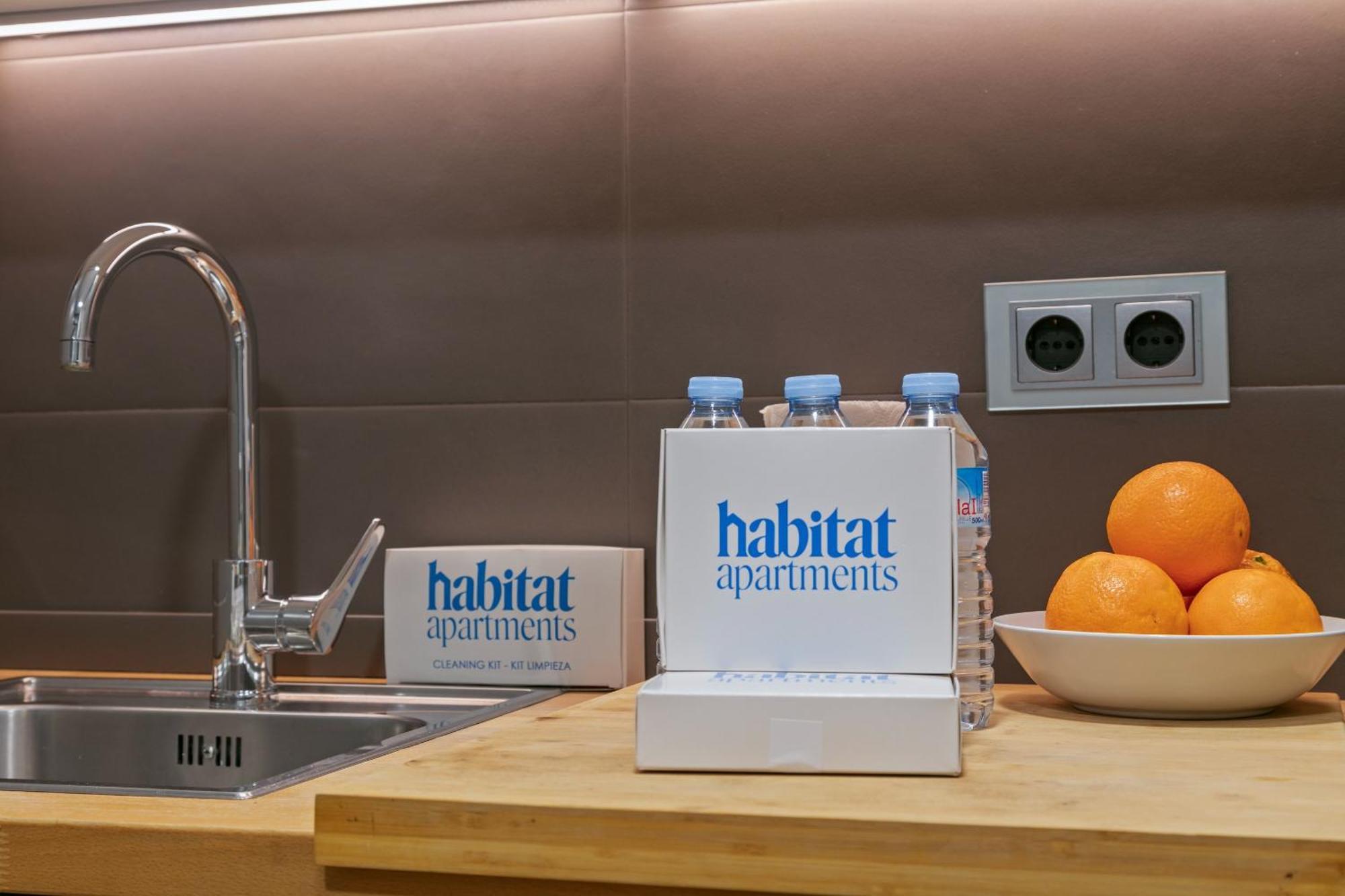 Habitat Apartments Garden View Barcelona Bagian luar foto